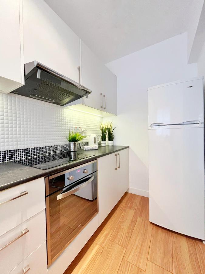 Central 2 Bedroom Apt Terrace And Pool Айя-Напа Экстерьер фото