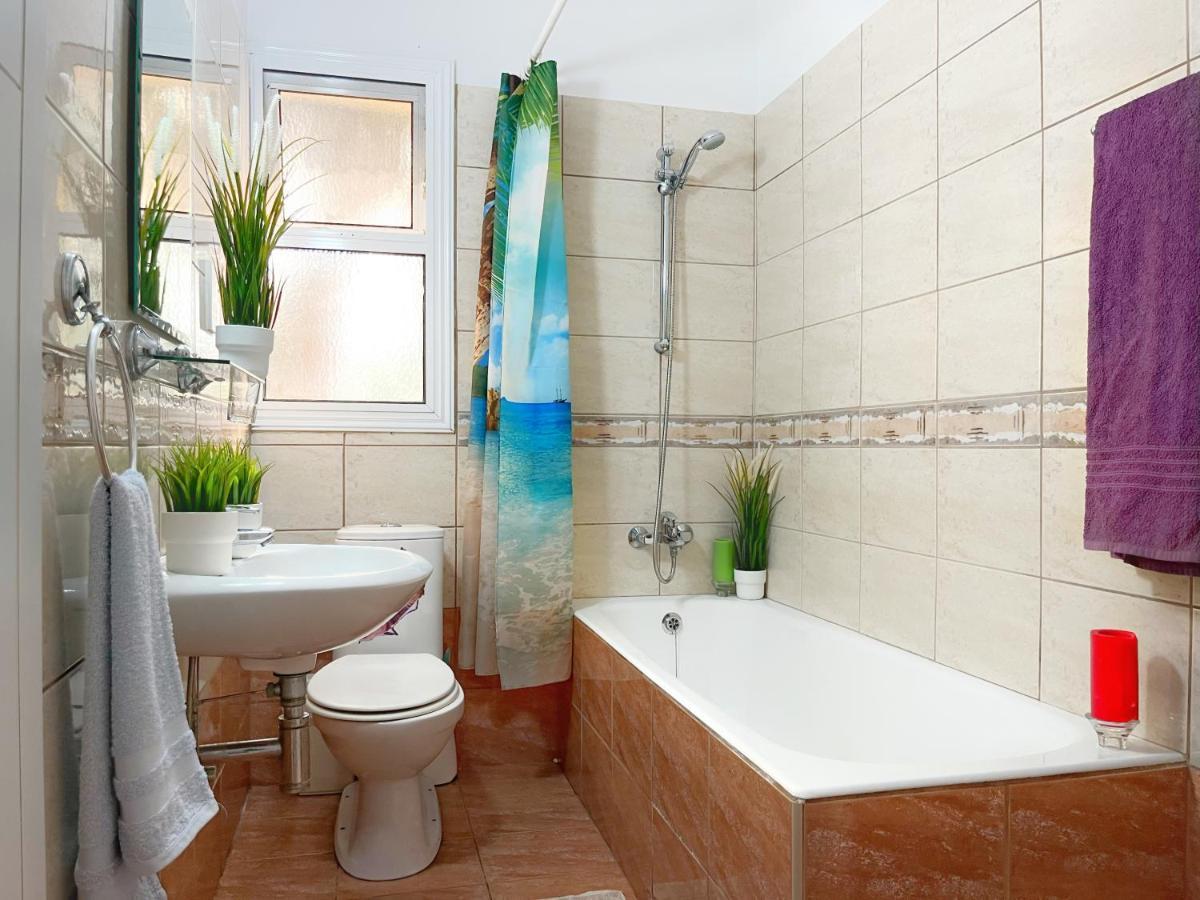 Central 2 Bedroom Apt Terrace And Pool Айя-Напа Экстерьер фото